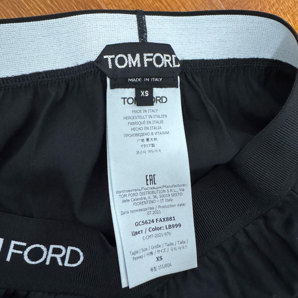 Tom Ford Black Satin Mini Skirt (needs to be ironed) no stains - Picture 4 of 5